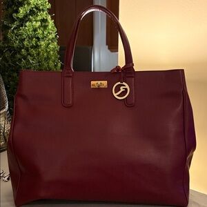 Varriale Elegant Italian Leather Burgundy large Tote Bag.